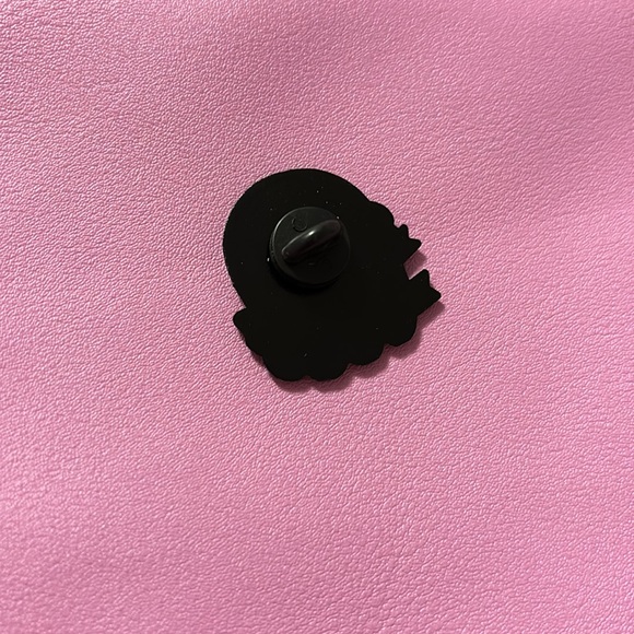 If You’ve Got It, Haunt It Pink & White Cute Halloween Ghost Enamel & Metal Pin - Picture 2 of 2